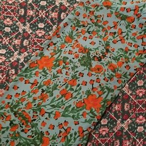 TC NWOT lularoe leggings with blue background